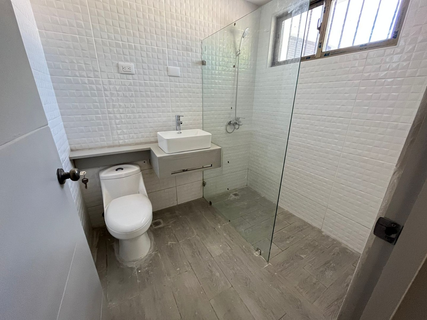 apartamentos - ALQUILO apartamento 2do piso, 2 hab. en Lomas de Arroyo Hondo, CÓDIGO: PD176