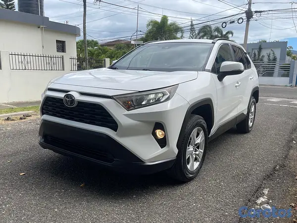 jeepetas y camionetas - Toyota RAV4 XLE 2021 
 3
