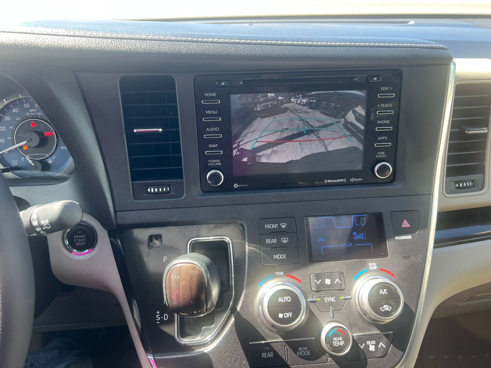 jeepetas y camionetas - Toyota Sienna XLE 2019 5