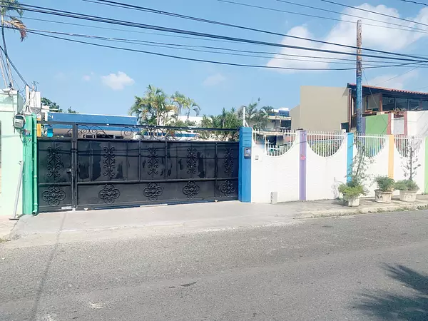 oficinas y locales comerciales - Propiedad céntrica y amplia  6