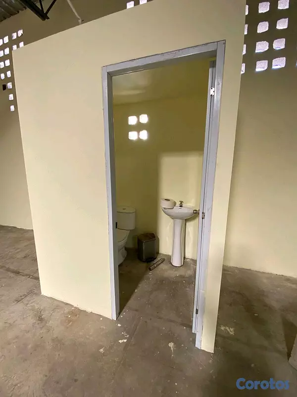 oficinas y locales comerciales - Alquilo Nave en la Luperón  4
