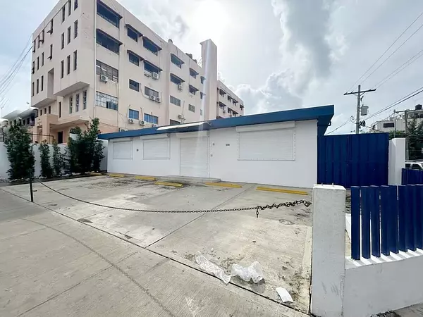 oficinas y locales comerciales - Local céntrico con nave 10