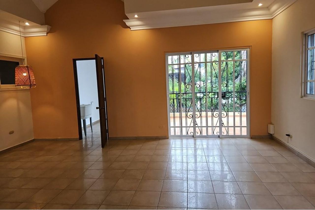 casas - Urbanización Fernandez, Santo Domingo D.N. Casa en 9