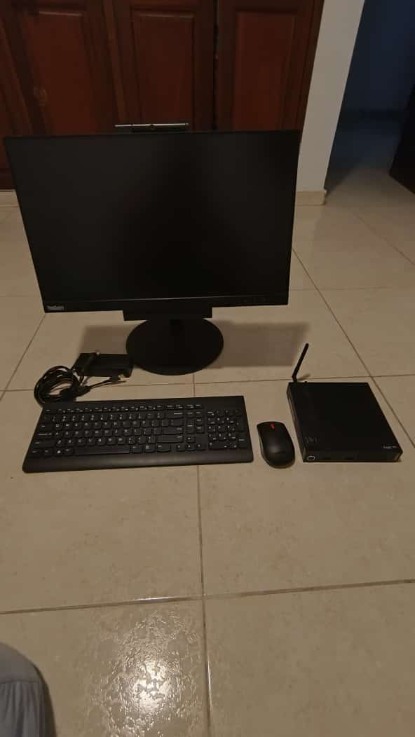 computadoras y laptops - Combo Lenovo ThinkCentre M73 con monitor Toch Lenovo. 1