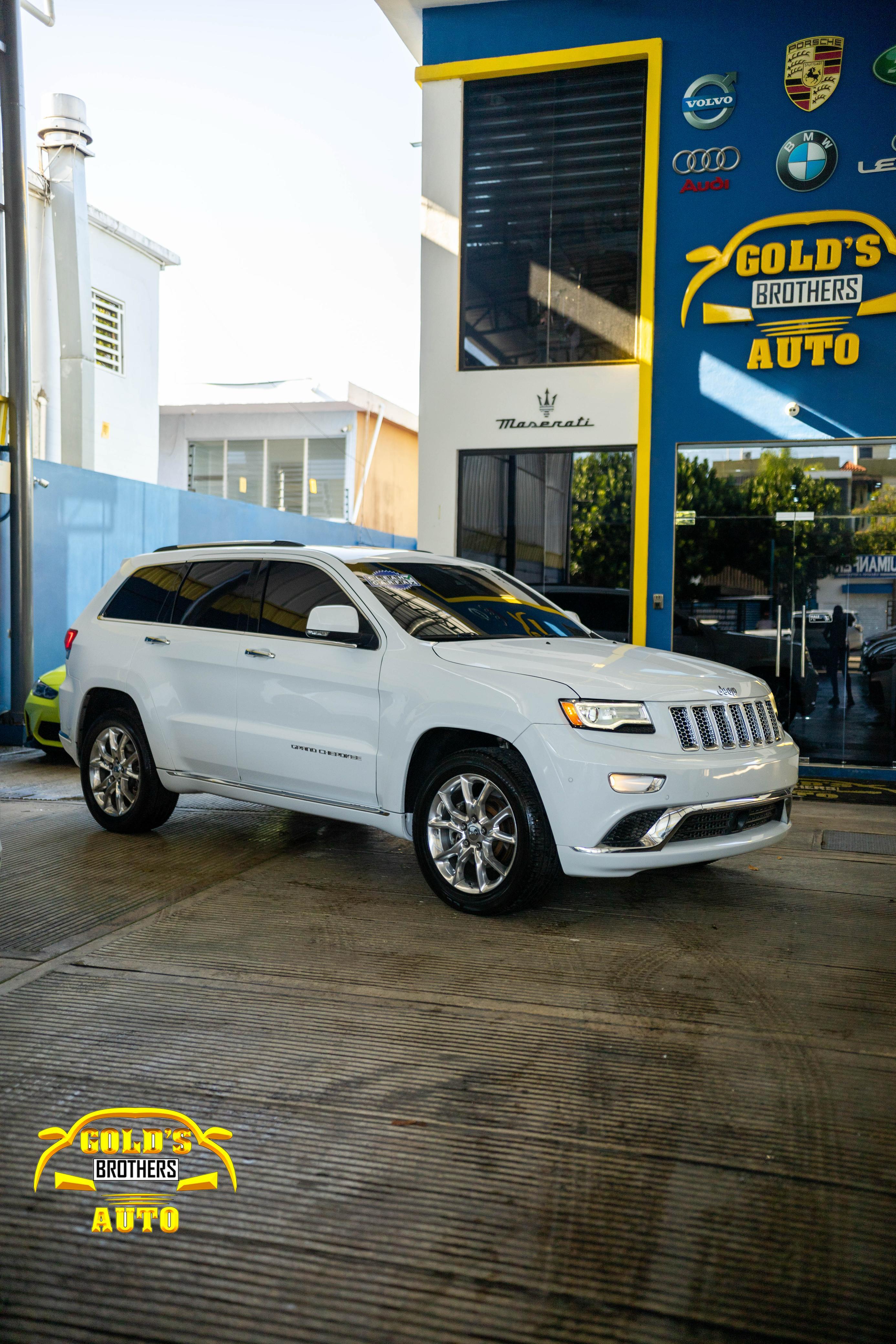 jeepetas y camionetas - Jeep Grand Cherokee Summit 4x4 2016 Clean Carfax 0