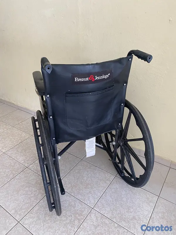 Salud y Equipamiento Médico - Vendo silla de ruedas  2