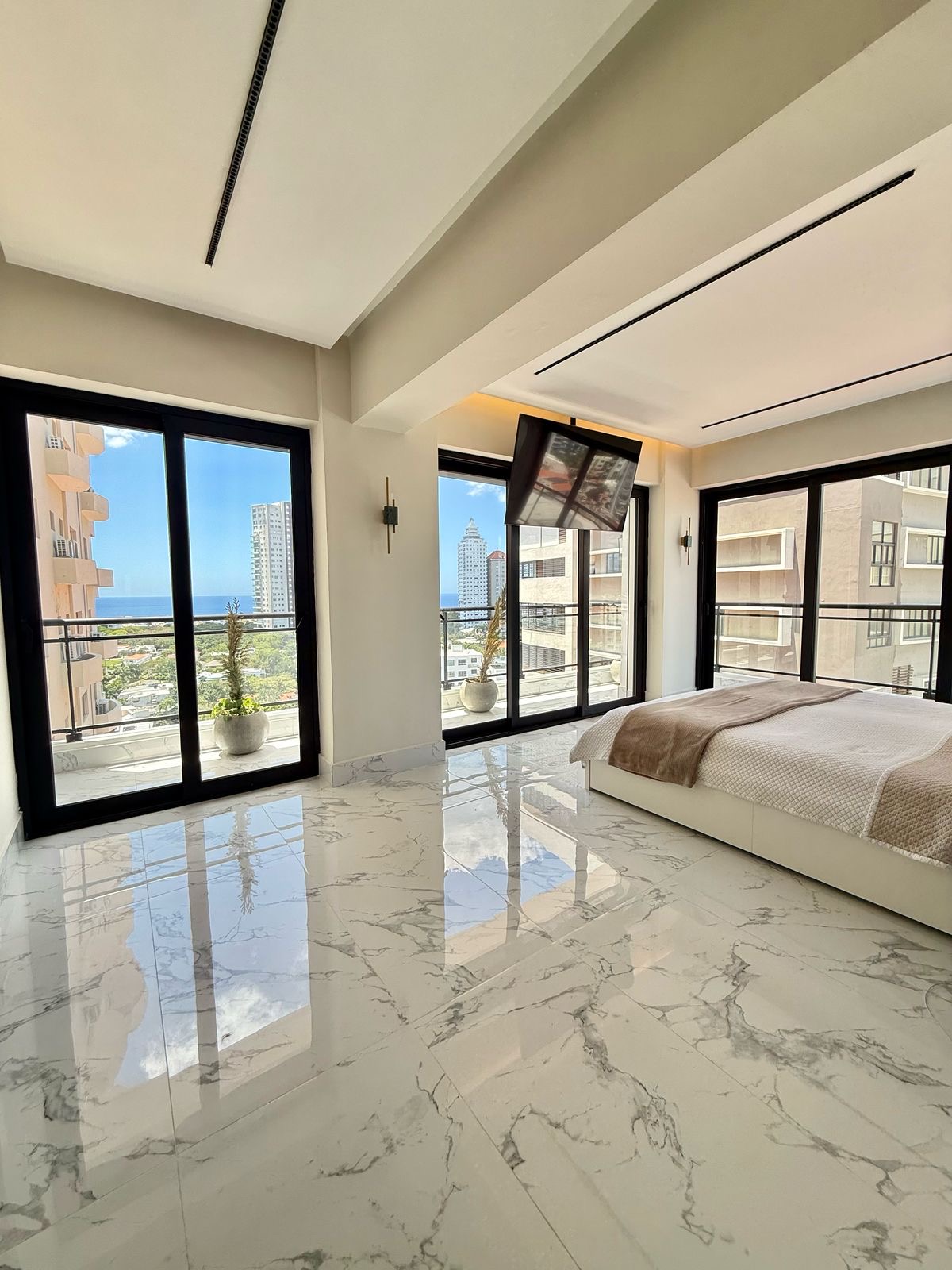 apartamentos - Vendo renacimiento tres hab 3.5 baños dos parqueos 3