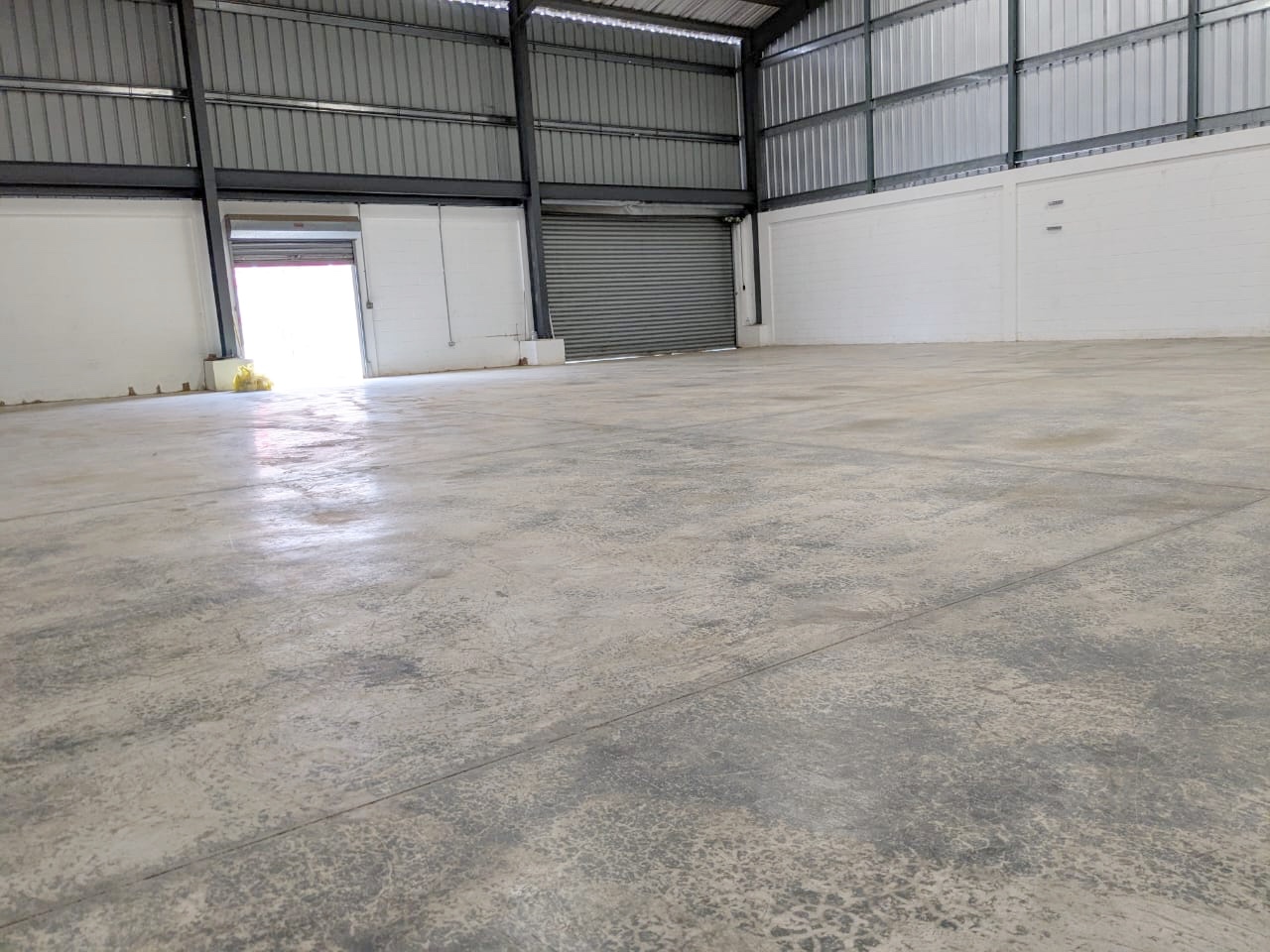 oficinas y locales comerciales - Alquiler Nave en zona industrial  3