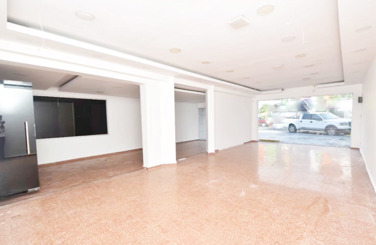 oficinas y locales comerciales - Local céntrico en Primer nivel 3