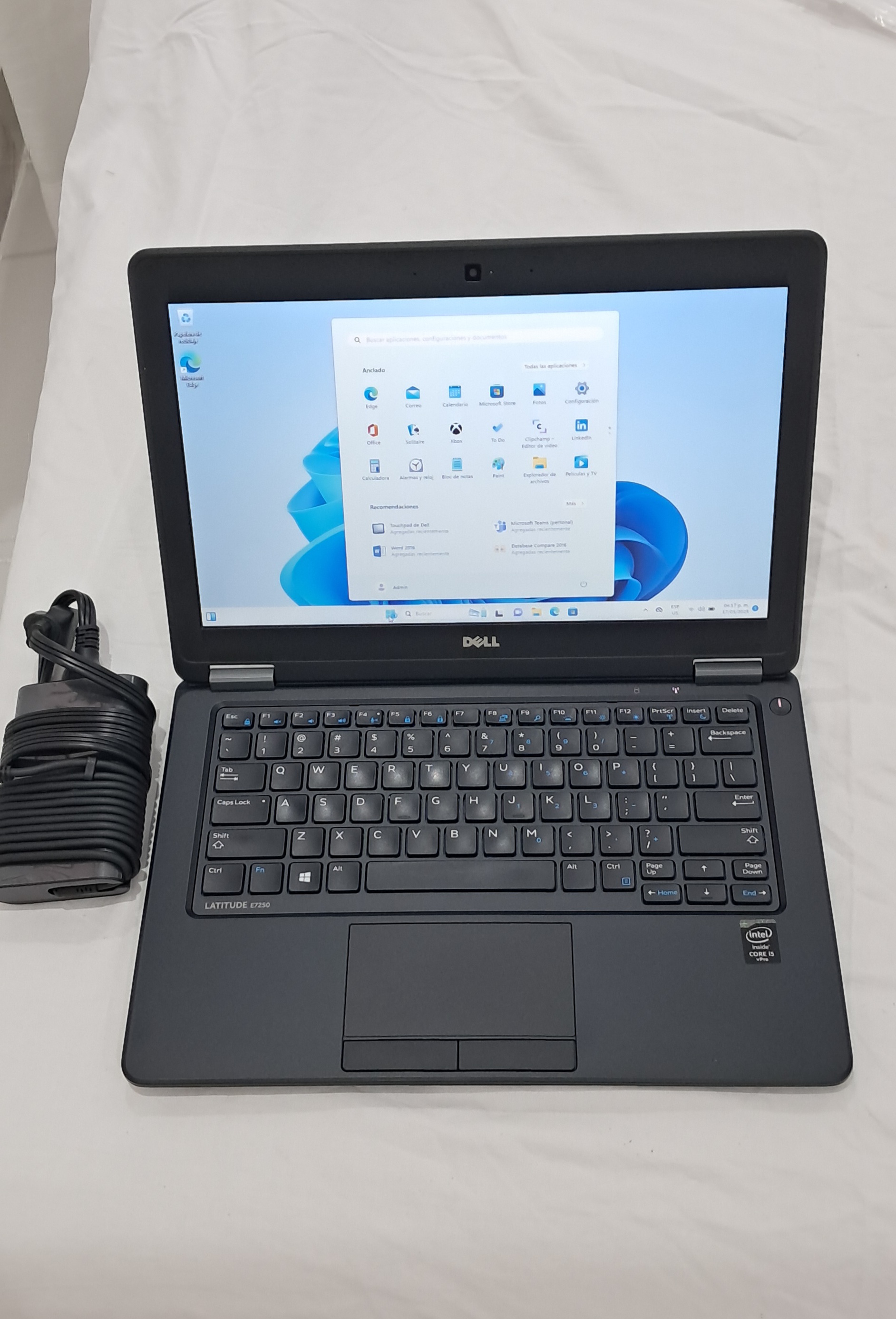 computadoras y laptops - Laptop Dell 7250 12GB RAM i5 256GB SSD 3