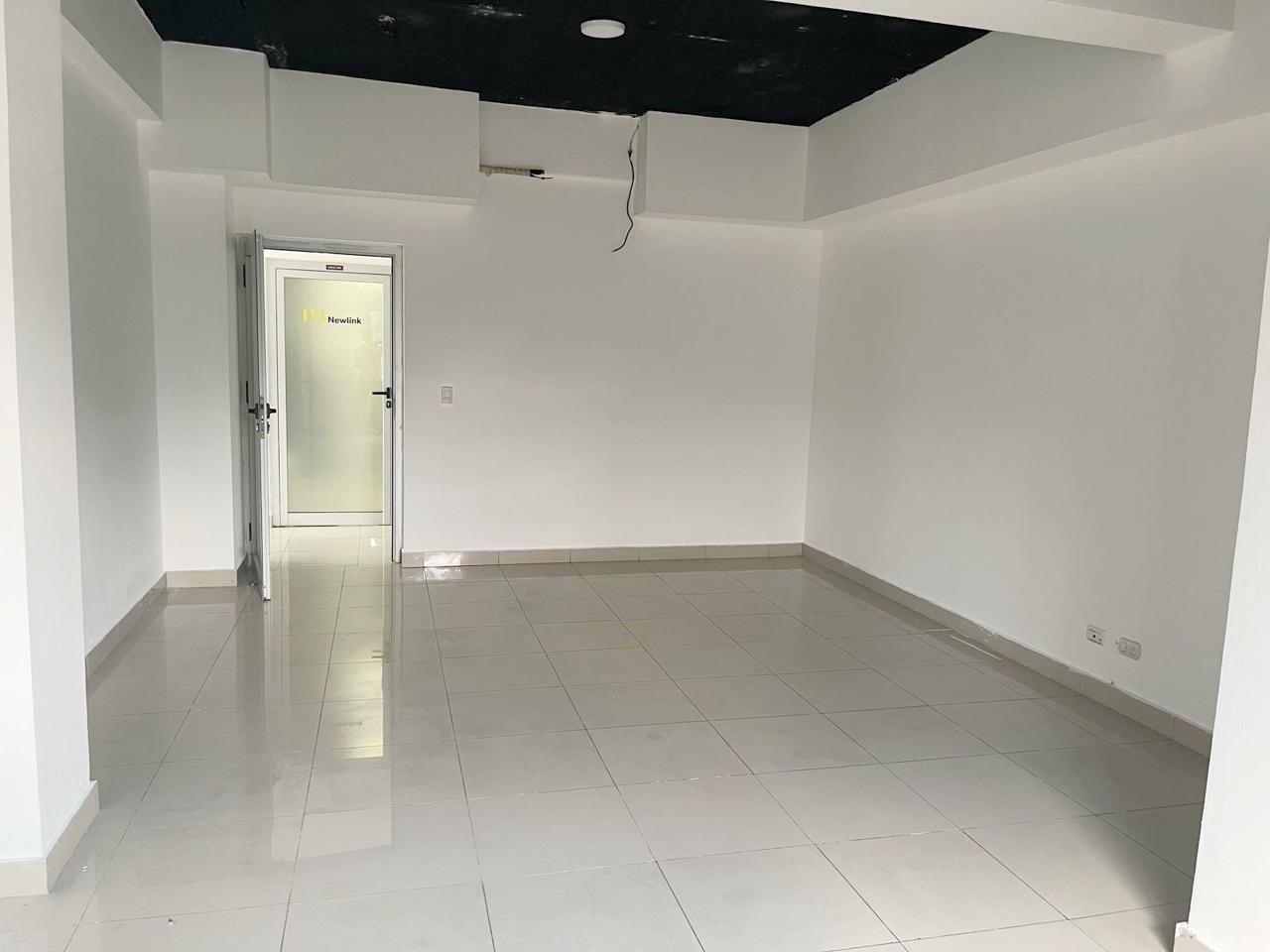 oficinas y locales comerciales - Local céntrico en Evaristo  3