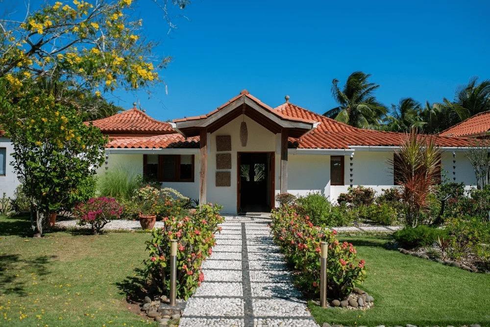 casas vacacionales y villas - Villa Balinesa con Piscina Privada en un Entorno Tropical 0