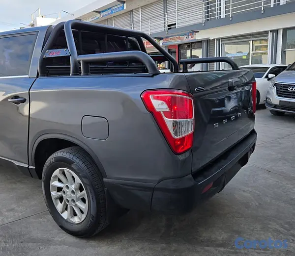 jeepetas y camionetas - KGM REXTON 2021 GRIS OSCURO DIESEL 9