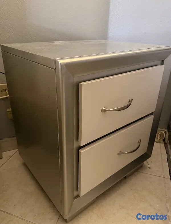 muebles y colchones - Vendo juego de mesitas de noche en caoba  6