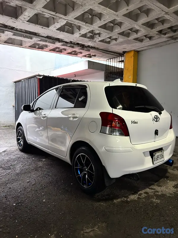 carros - Toyota Vitz 2011  3