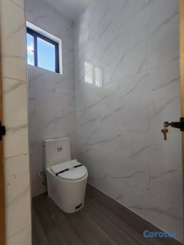casas - Venta de casa con piscina en San Isidro 10
