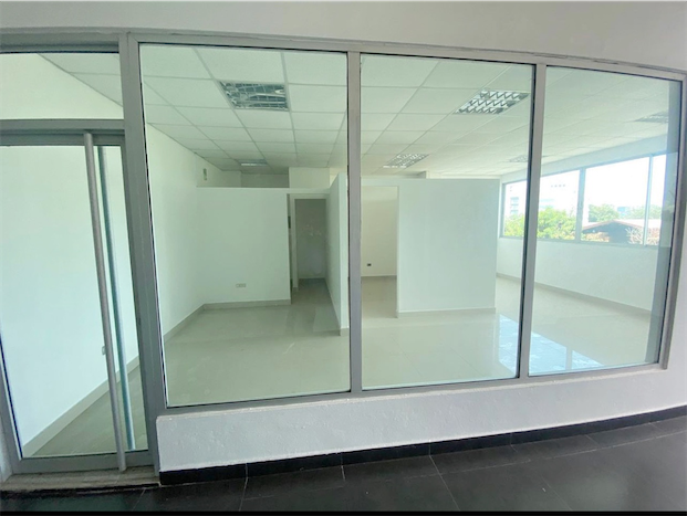 oficinas y locales comerciales - Local en los jardines 1