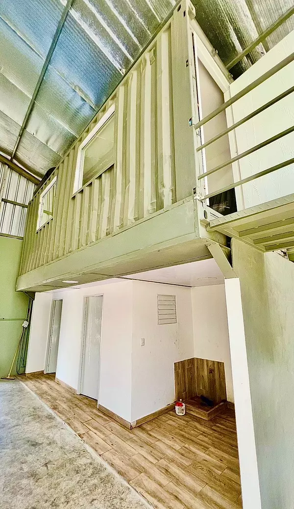 oficinas y locales comerciales - Alquiler nave céntrica en ensanche la Fe 9