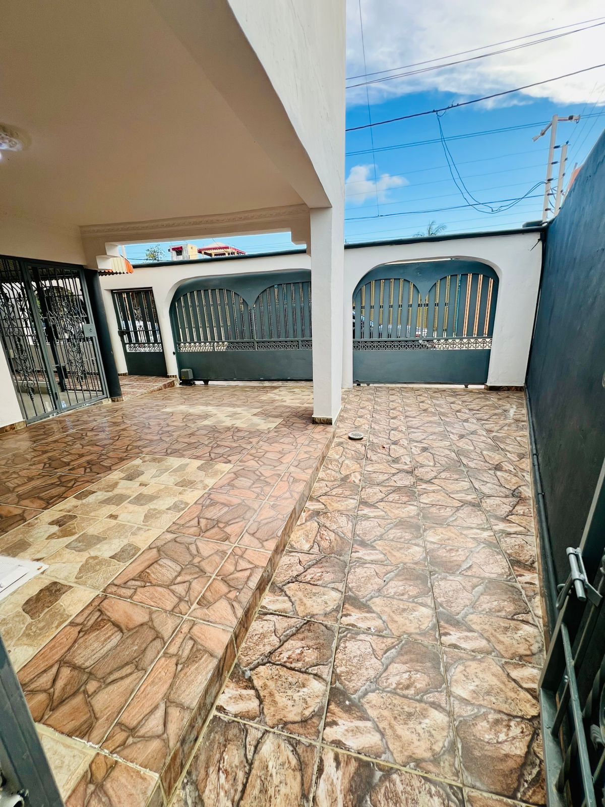 casas - Casa de 2 Niveles con 3 Habitaciones  2