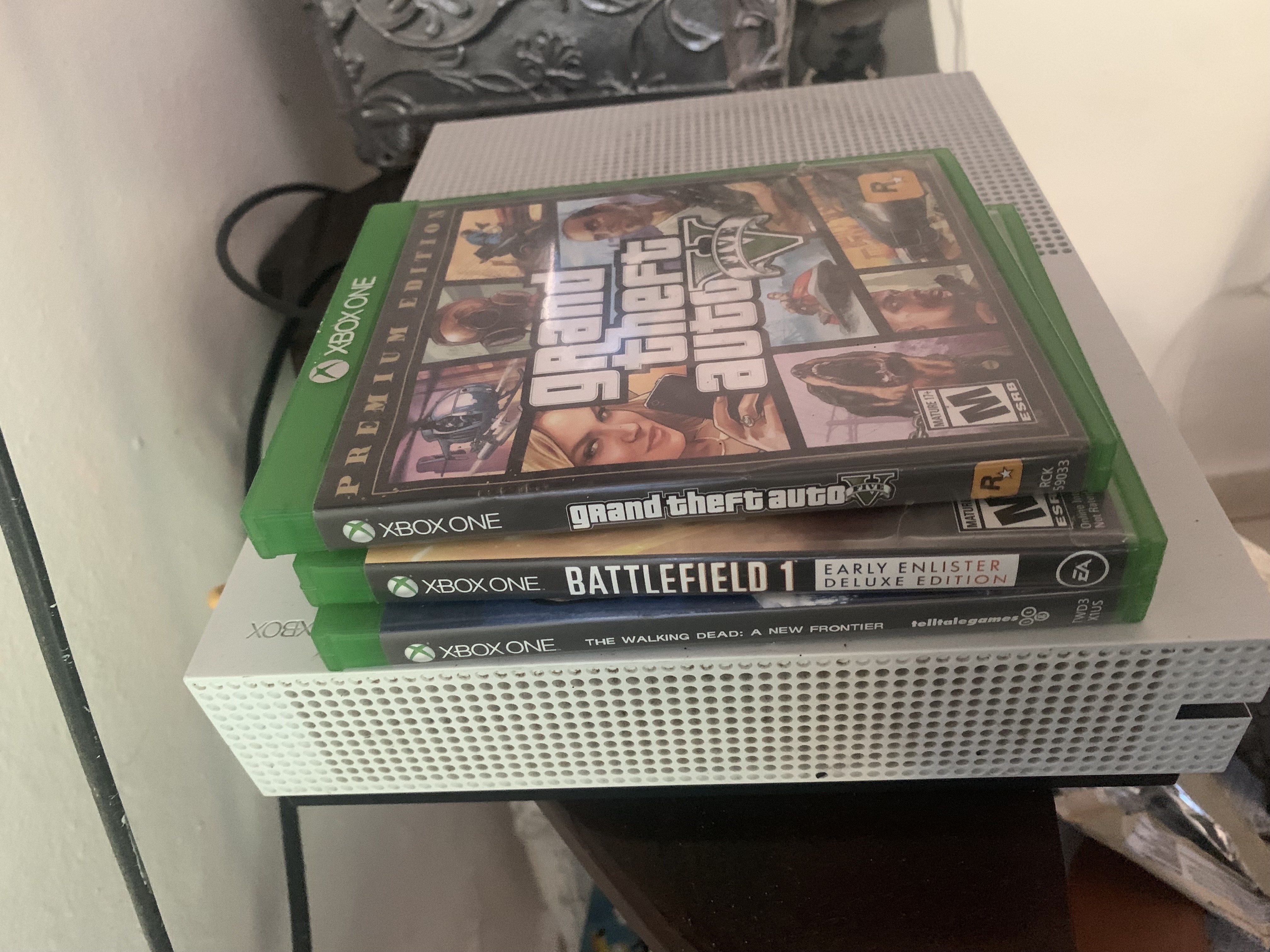 consolas y videojuegos - Vendo Xbox one S todo clean 0