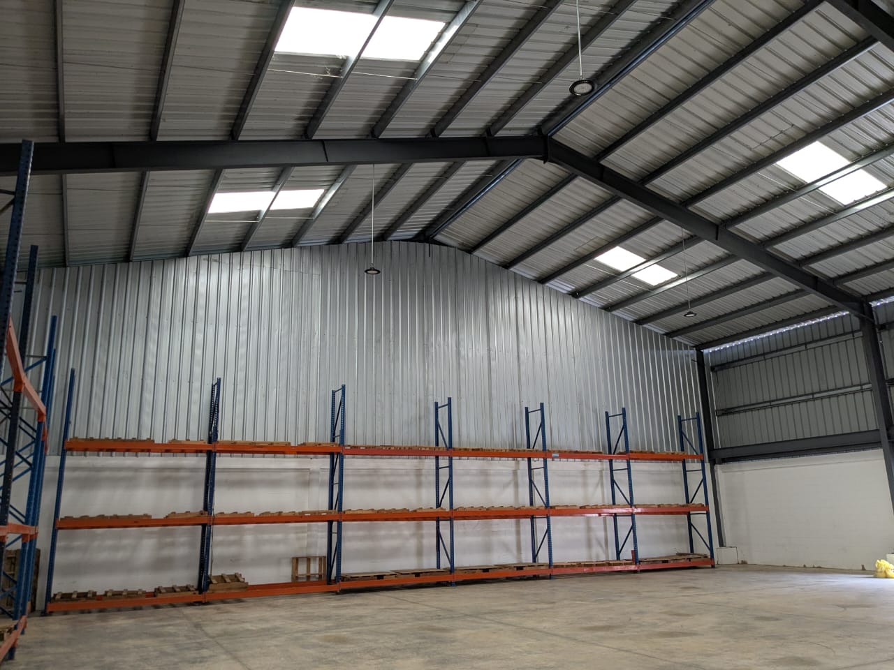 oficinas y locales comerciales - Alquiler Nave en zona industrial  4