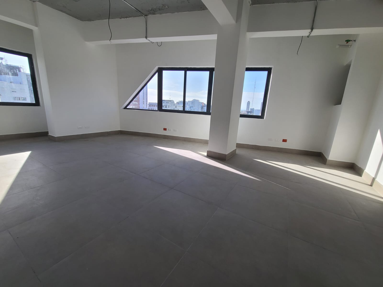 oficinas y locales comerciales - ALQUILO Local En Evaristo Morales 9