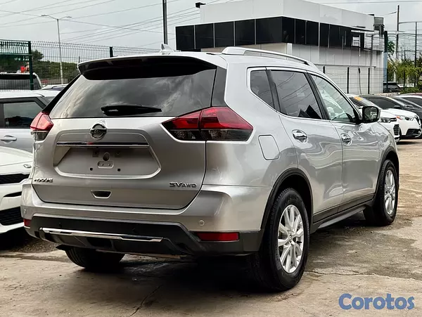 jeepetas y camionetas - Nissan Rogue 2020 SV AWD 5