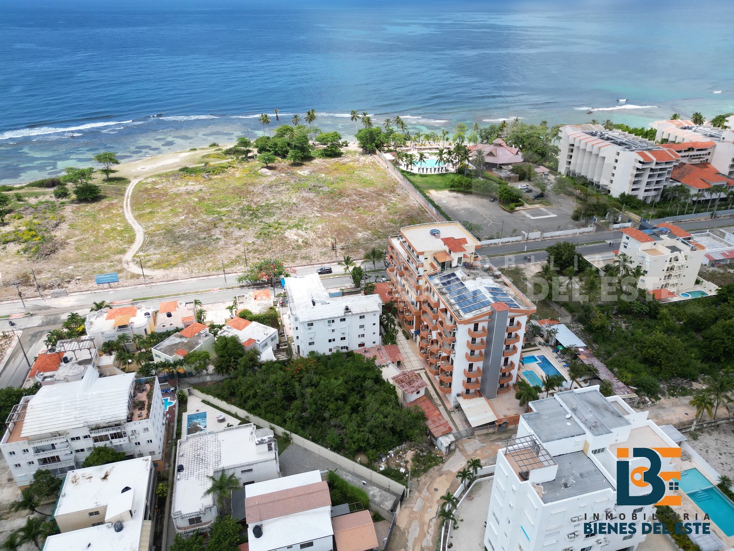 solares y terrenos - Solar  con 1,024 metros en el CENTRO DE JUAN DOLIO. a 80 metros  de la playa 3
