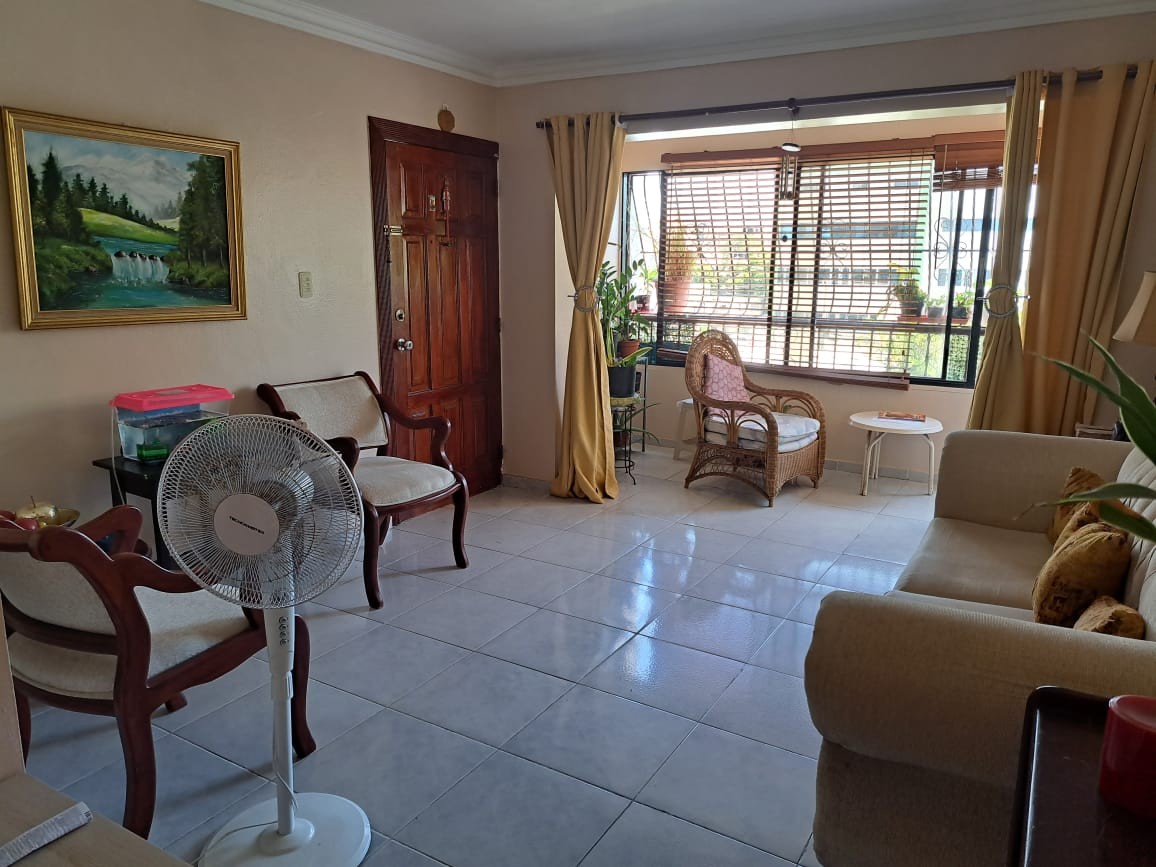 apartamentos - Aparamento en la Feria Zona de la Indepedencia, 4to piso (sin ascensor) 0