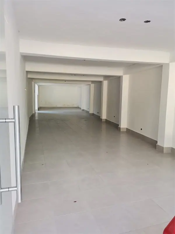 oficinas y locales comerciales - Local céntrico en zona altamente comercial 2