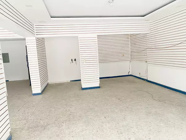 oficinas y locales comerciales - amplio local en primer nivel 7