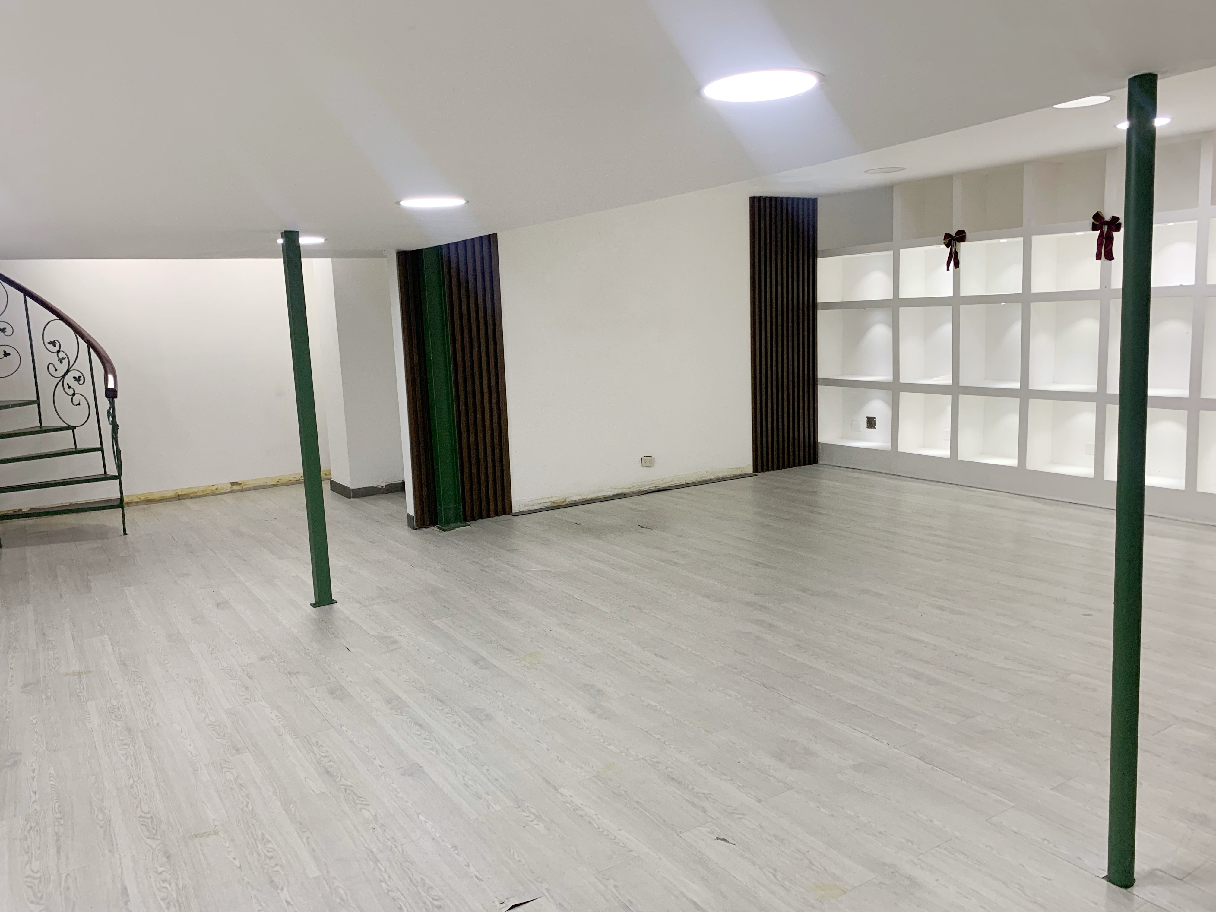 oficinas y locales comerciales - Local en Piantini  8