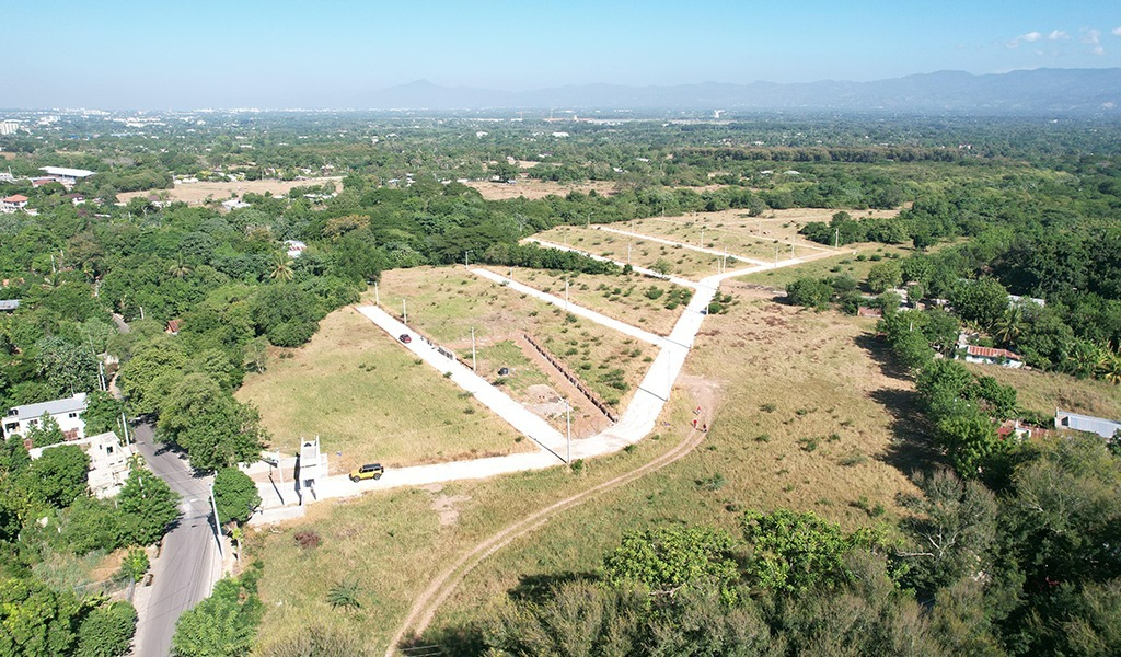 solares y terrenos - Solares Disponibles en Urbanizacion Cerrada, Moca  3