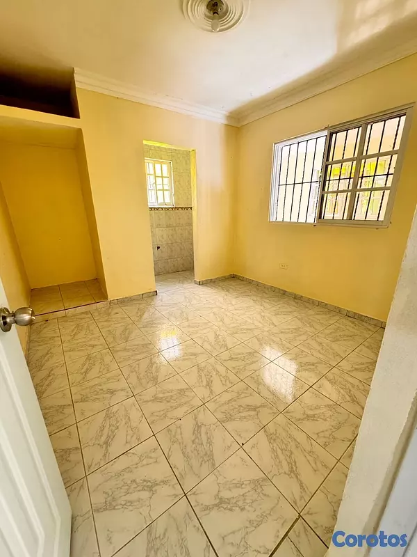 casas - venta de casa en la autopista de san isidro con 4 parqueos Santo Domingo este  12