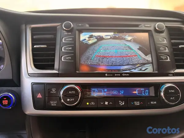 jeepetas y camionetas - Toyota Highlander LE Plus 2019 9