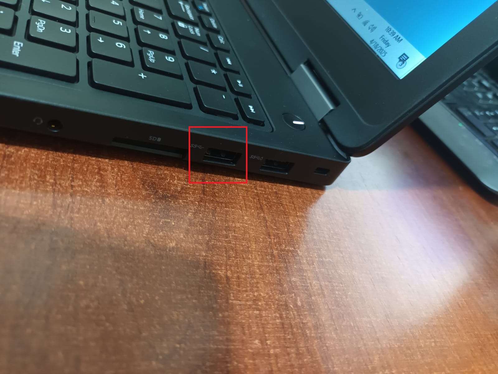 computadoras y laptops - Laptop Dell 5570 i5, 8GB Memoria, 128GB Disco SSD 4