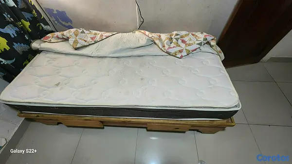 muebles y colchones - Vendo base y colchón twin 73x38, en buenas condiciones.  2