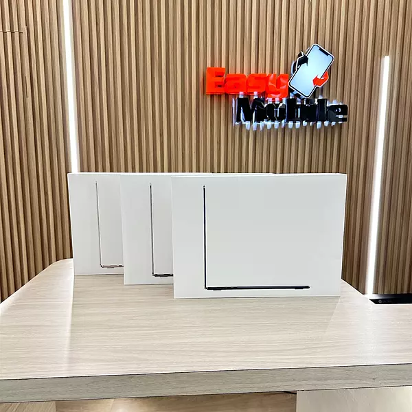 computadoras y laptops - MACBOOK AIR M2 15" 2023 512GB SSD 16GB RAM SELLADA