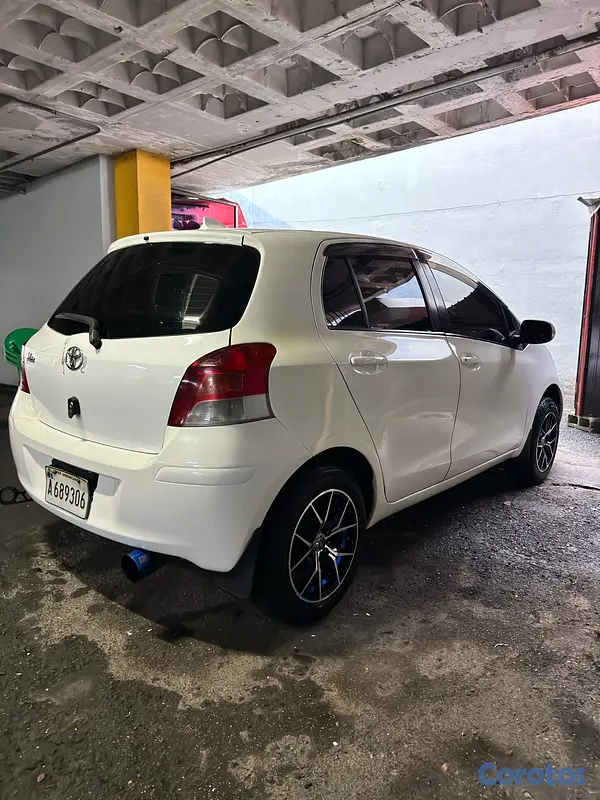 carros - Toyota Vitz 2011  4