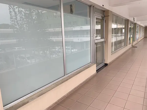 oficinas y locales comerciales - Local esquinero gran visibilidad 3