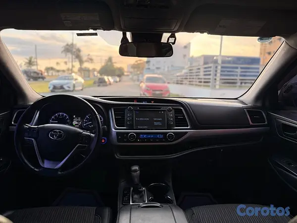 jeepetas y camionetas - Toyota Highlander LE Plus 2019 7