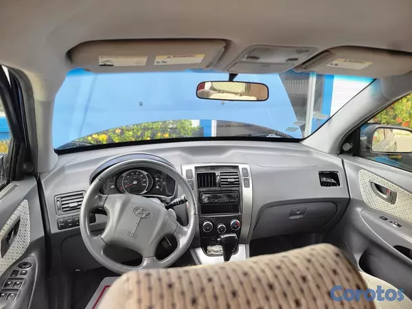 jeepetas y camionetas - Hyundai Tucson  2005 – Precio Negociable 3