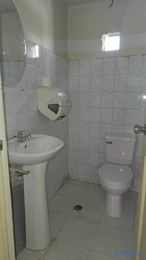 oficinas y locales comerciales - Local en Venta en Av. Rómulo Betancourt, 125m2, Punto Comercial 6