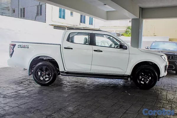 jeepetas y camionetas - Isuzu DMAX 2027 8