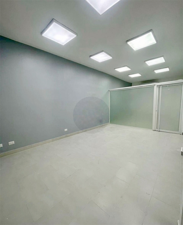 oficinas y locales comerciales - Amplio local en zona céntrica y comercial 9