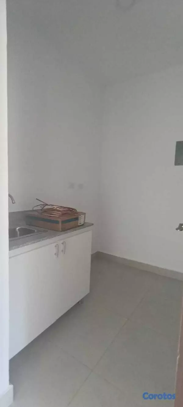 oficinas y locales comerciales - Local en primer nivel en La Julia 103m2 con Terraz 9