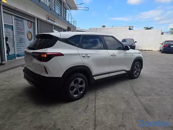 jeepetas y camionetas - KIA SELTOS 2022 BLANCO DIESEL 5