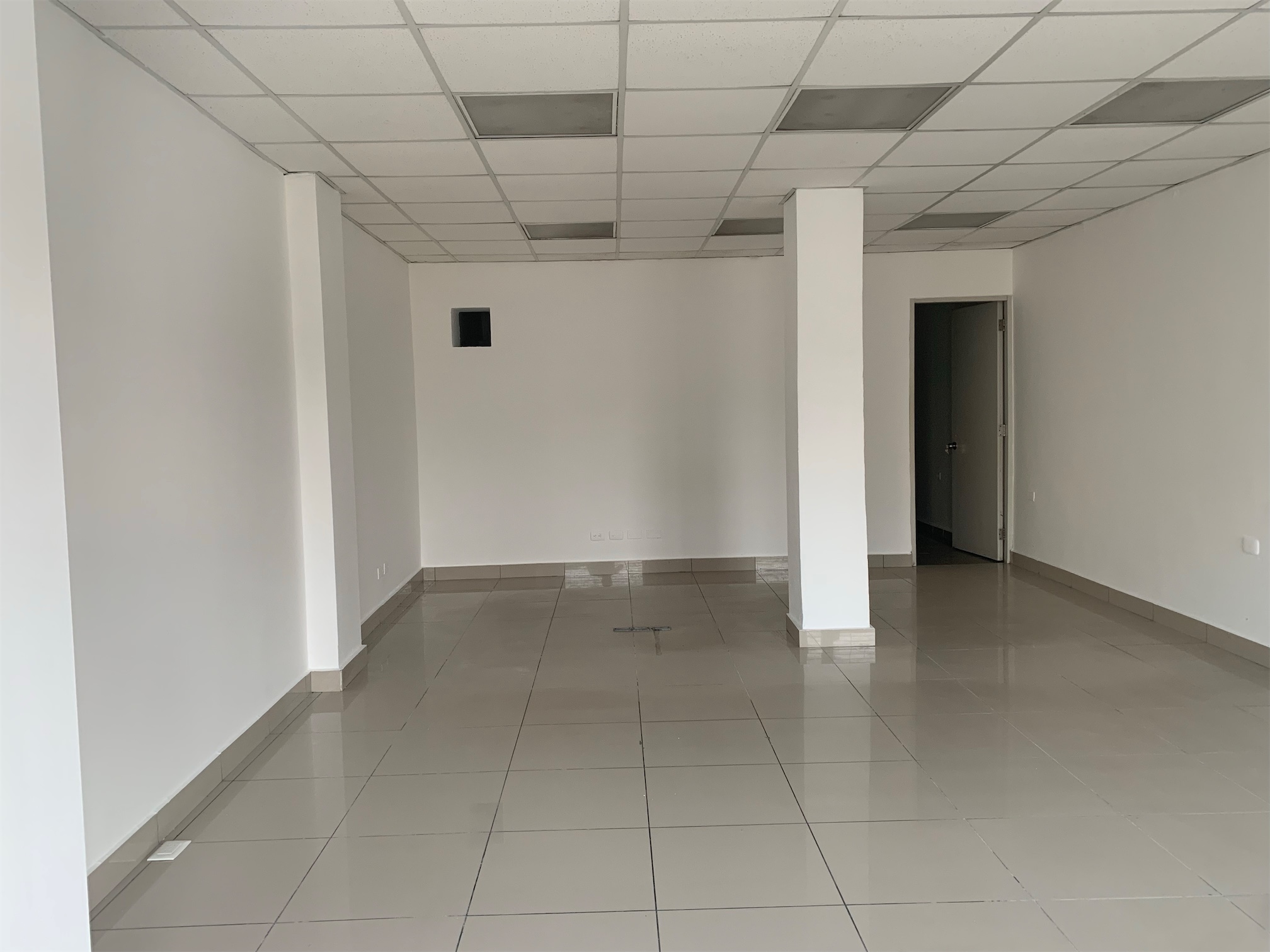 oficinas y locales comerciales - Local de oportunidad primer nivel 4