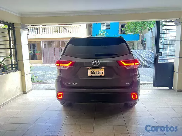 jeepetas y camionetas - Toyota higlander xle 2019 6