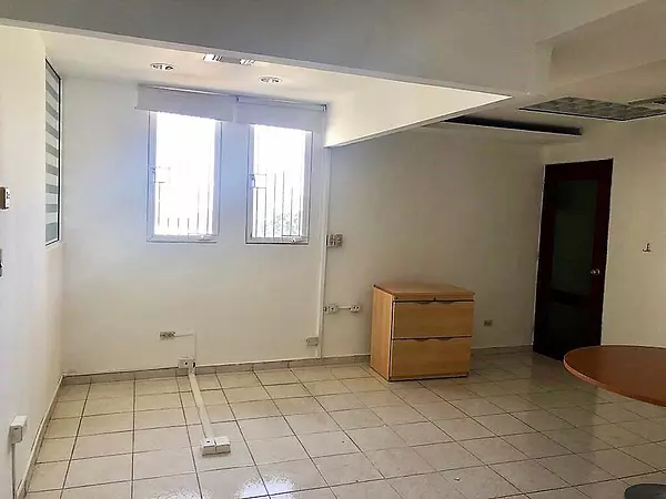 oficinas y locales comerciales - 🔵Local 80 MTS  6to piso en Naco 
 8
